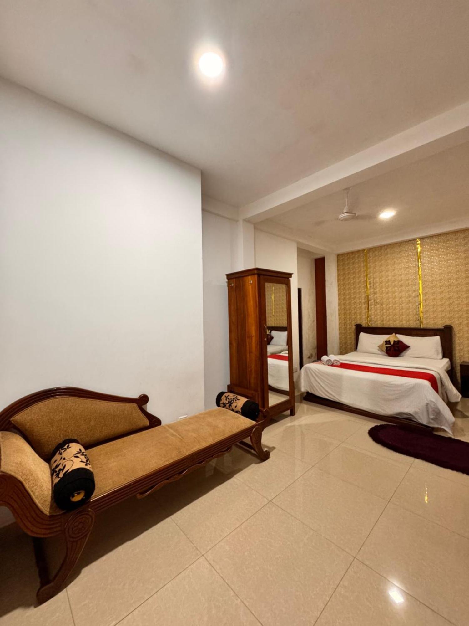 Airport Transit Kings Hotel Katunayaka Exterior photo
