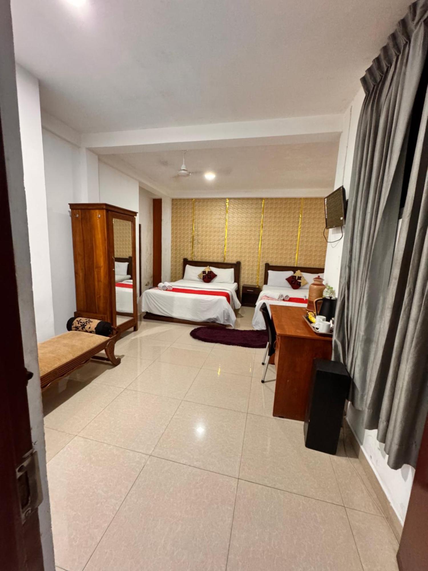 Airport Transit Kings Hotel Katunayaka Exterior photo